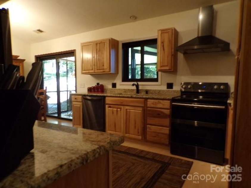 140 Beechwood Circle, Laurel Park, NC 28739.  MLS# CAR4281220, YatesRealty ID 26809. Kitchen