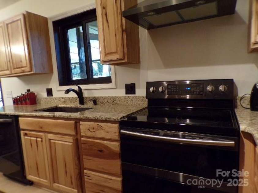 140 Beechwood Circle, Laurel Park, NC 28739.  MLS# CAR4281220, YatesRealty ID 26809. Kitchen