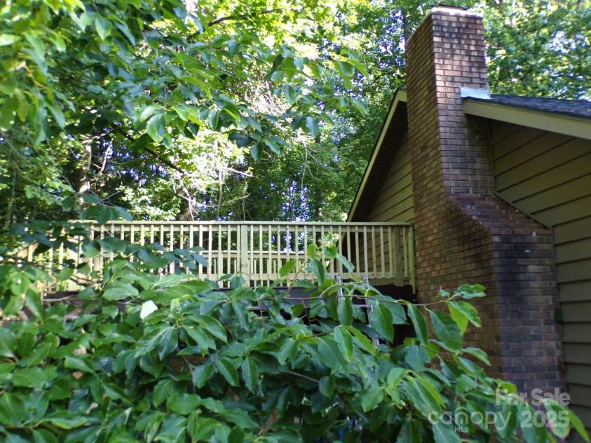 140 Beechwood Circle, Laurel Park, NC 28739.  MLS# CAR4281220, YatesRealty ID 26809. Observation deck