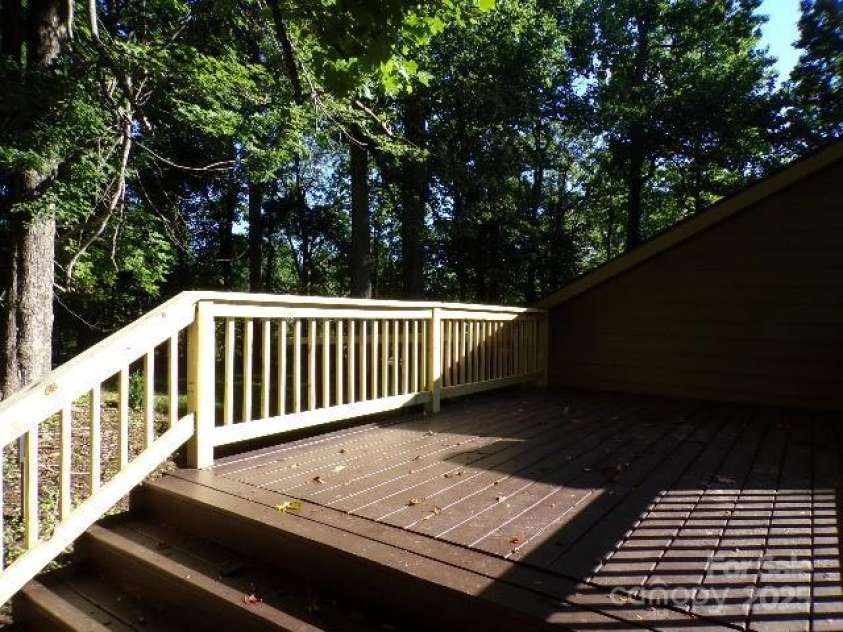 140 Beechwood Circle, Laurel Park, NC 28739.  MLS# CAR4281220, YatesRealty ID 26809. Observation deck