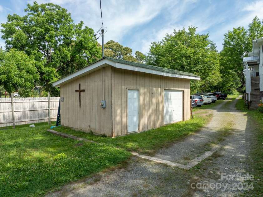 187 Jordan Street, Brevard, NC 28712.  MLS# CAR4152664, YatesRealty ID 2681. 