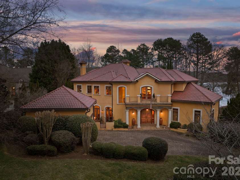 201 Brawley Harbor Place, Mooresville, NC 28117.  MLS# CAR4344555, YatesRealty ID 2681. 
