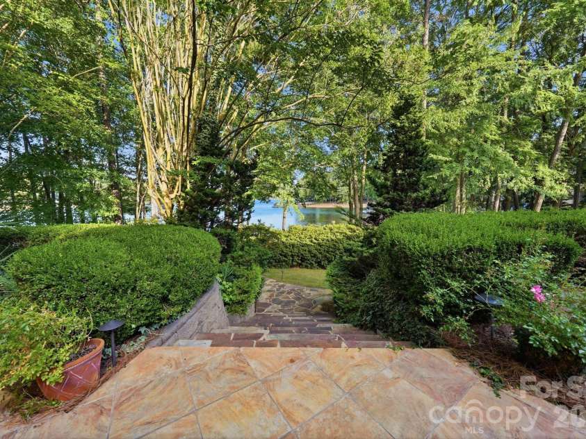201 Brawley Harbor Place, Mooresville, NC 28117.  MLS# CAR4344555, YatesRealty ID 2681. 