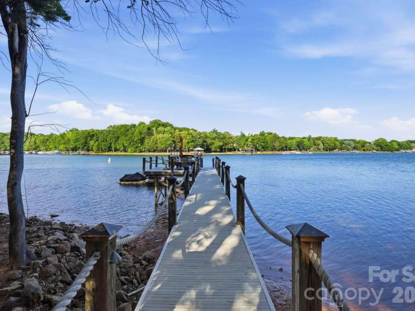 201 Brawley Harbor Place, Mooresville, NC 28117.  MLS# CAR4344555, YatesRealty ID 2681. 