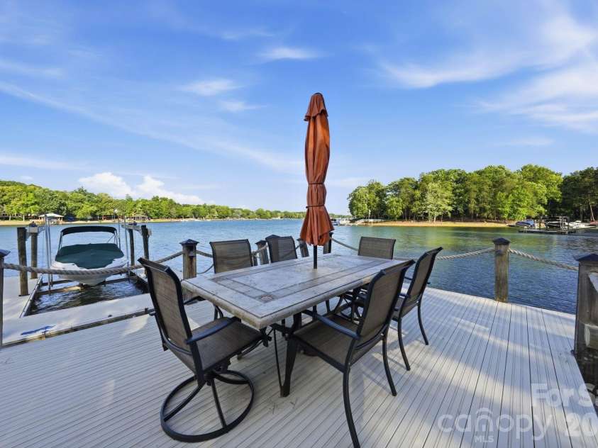 201 Brawley Harbor Place, Mooresville, NC 28117.  MLS# CAR4344555, YatesRealty ID 2681. 