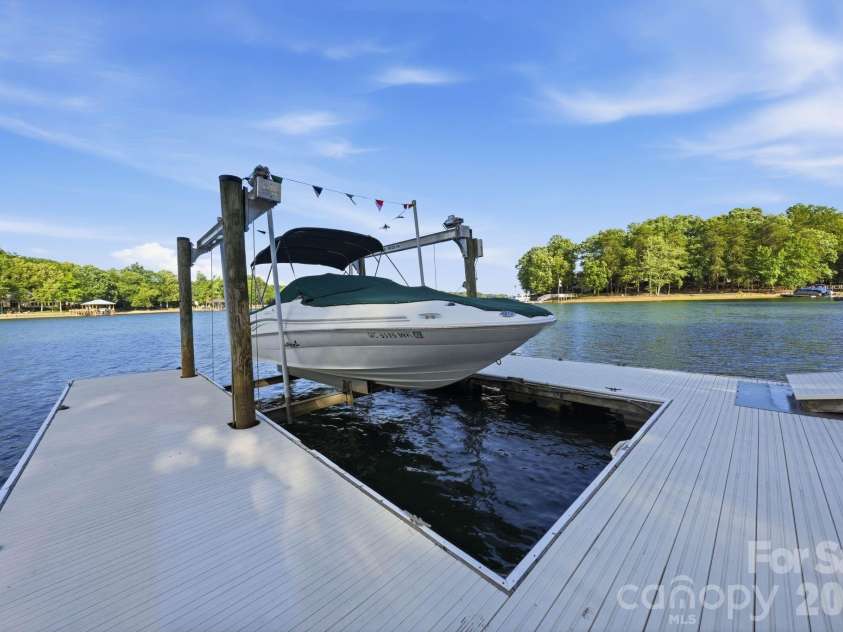 201 Brawley Harbor Place, Mooresville, NC 28117.  MLS# CAR4344555, YatesRealty ID 2681. 