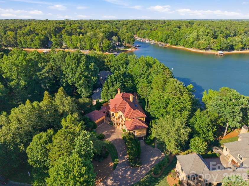 201 Brawley Harbor Place, Mooresville, NC 28117.  MLS# CAR4344555, YatesRealty ID 2681. 