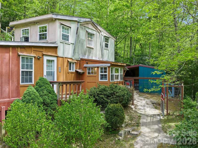 1331 Georges Fork Road, Burnsville, NC 28714.  MLS# CAR4381041, YatesRealty ID 26810. 