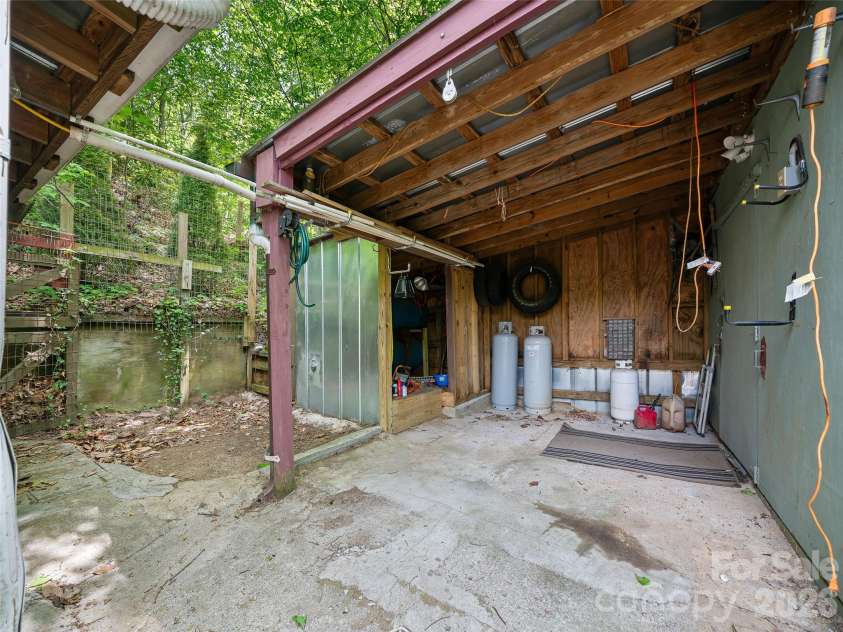 1331 Georges Fork Road, Burnsville, NC 28714.  MLS# CAR4381041, YatesRealty ID 26810. 