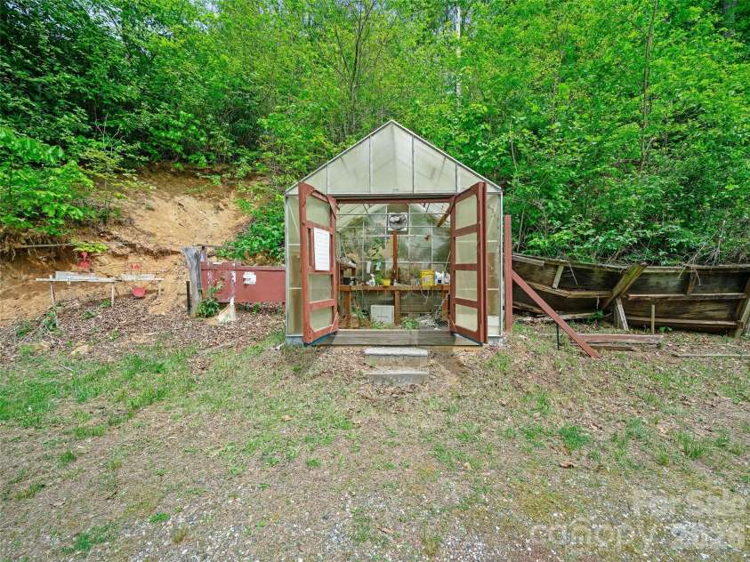 1331 Georges Fork Road, Burnsville, NC 28714.  MLS# CAR4381041, YatesRealty ID 26810. 