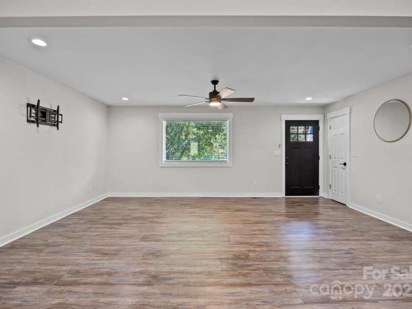 204 Kendall Street, Norwood, NC 28128.  MLS# CAR4279004, YatesRealty ID 26810. Living Room