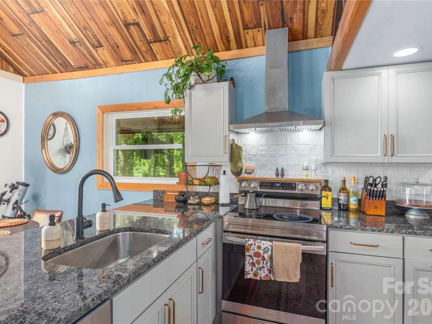 154 Timberside Drive, Mars Hill, NC 28754.  MLS# CAR4383911, YatesRealty ID 26811. 