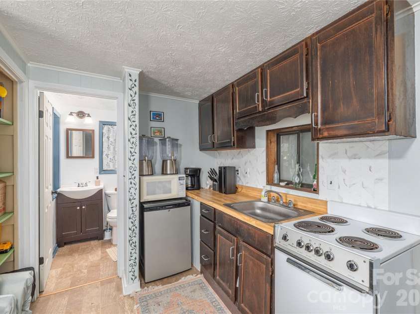 154 Timberside Drive, Mars Hill, NC 28754.  MLS# CAR4383911, YatesRealty ID 26811. 