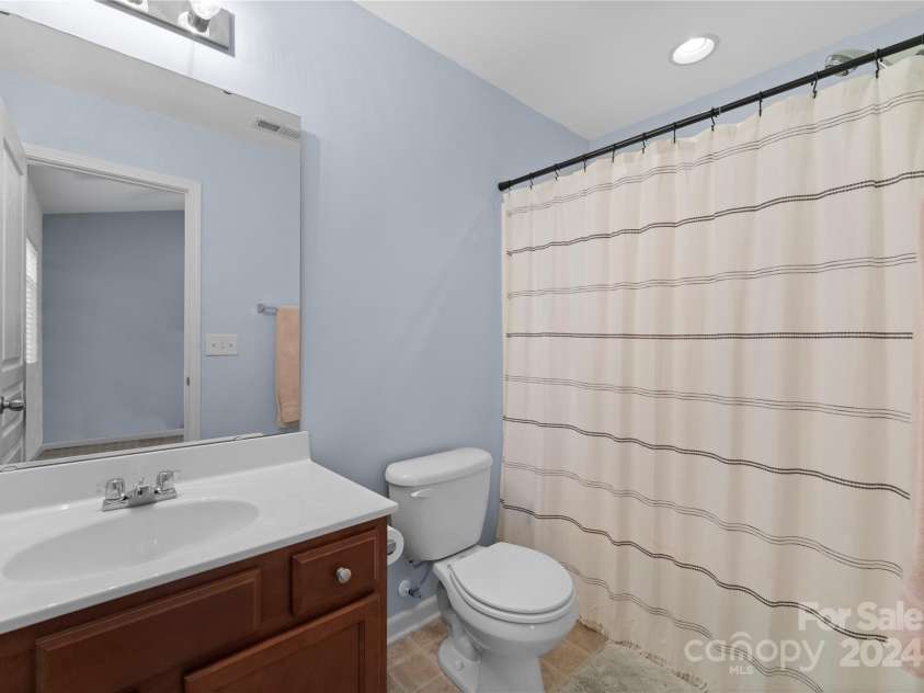 540 Fawnborough Court, Rock Hill, SC 29732.  MLS# CAR4181128, YatesRealty ID 26811. Second full en-suite bathroom