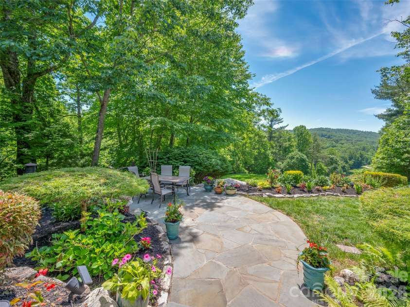 161 Chattooga Run, Hendersonville, NC 28739.  MLS# CAR4385295, YatesRealty ID 26812. 