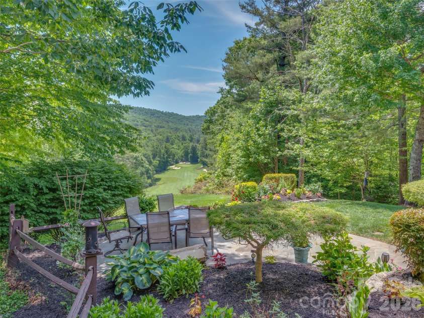 161 Chattooga Run, Hendersonville, NC 28739.  MLS# CAR4385295, YatesRealty ID 26812. 