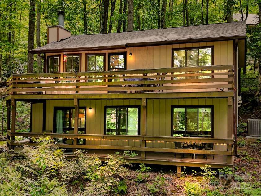 76 Shirley Drive, Maggie Valley, NC 28751.  MLS# CAR4256941, YatesRealty ID 26812. 