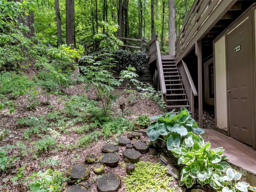 76 Shirley Drive, Maggie Valley, NC 28751.  MLS# CAR4256941, YatesRealty ID 26812. 