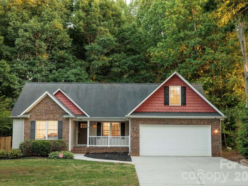 1084 Castlebrook Drive, Salisbury, NC 28146.  MLS# CAR4382321, YatesRealty ID 26813. 