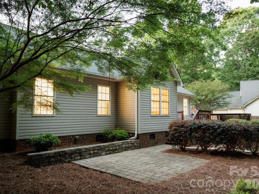 1084 Castlebrook Drive, Salisbury, NC 28146.  MLS# CAR4382321, YatesRealty ID 26813. 