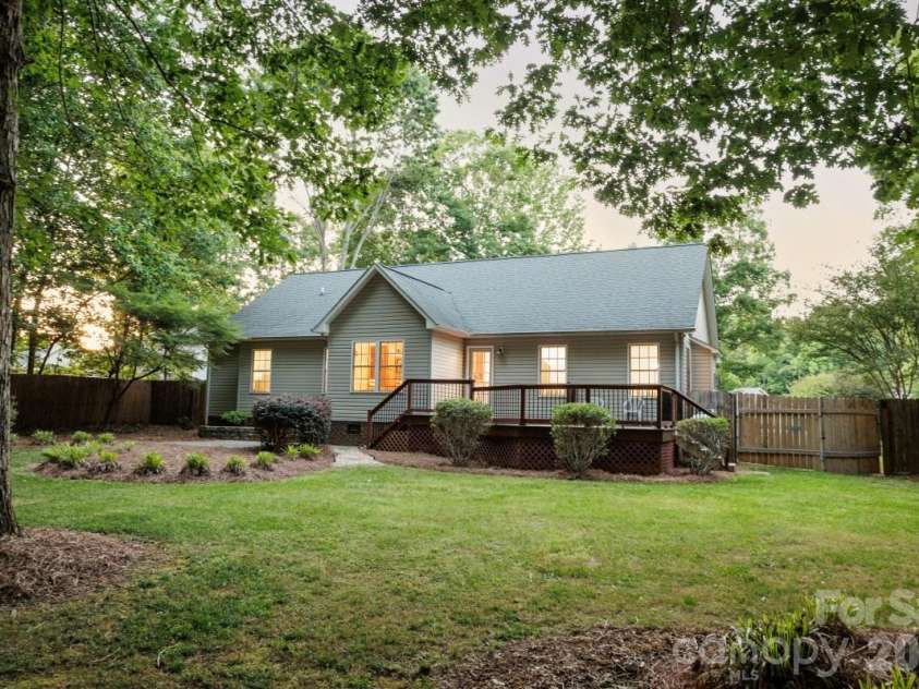 1084 Castlebrook Drive, Salisbury, NC 28146.  MLS# CAR4382321, YatesRealty ID 26813. 