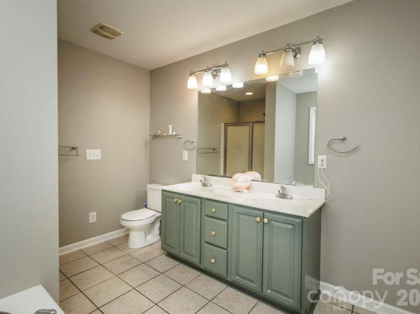 1084 Castlebrook Drive, Salisbury, NC 28146.  MLS# CAR4382321, YatesRealty ID 26813. 