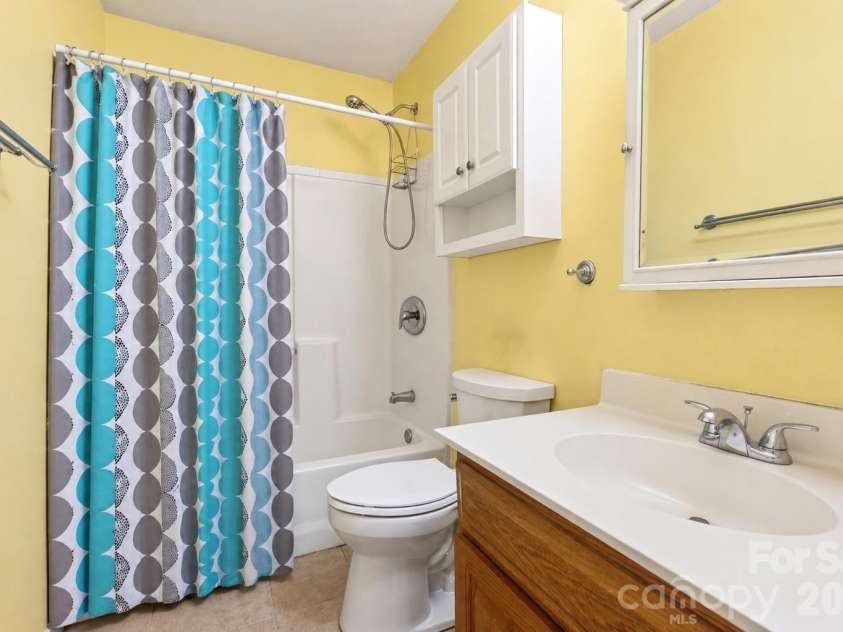 109 Lovers Loop Road, Asheville, NC 28803.  MLS# CAR4380982, YatesRealty ID 26814. Full bathroom upstairs