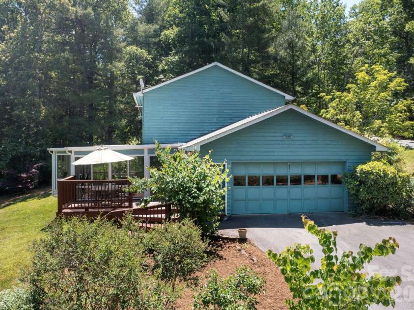 109 Lovers Loop Road, Asheville, NC 28803.  MLS# CAR4380982, YatesRealty ID 26814. Oversized two car garage