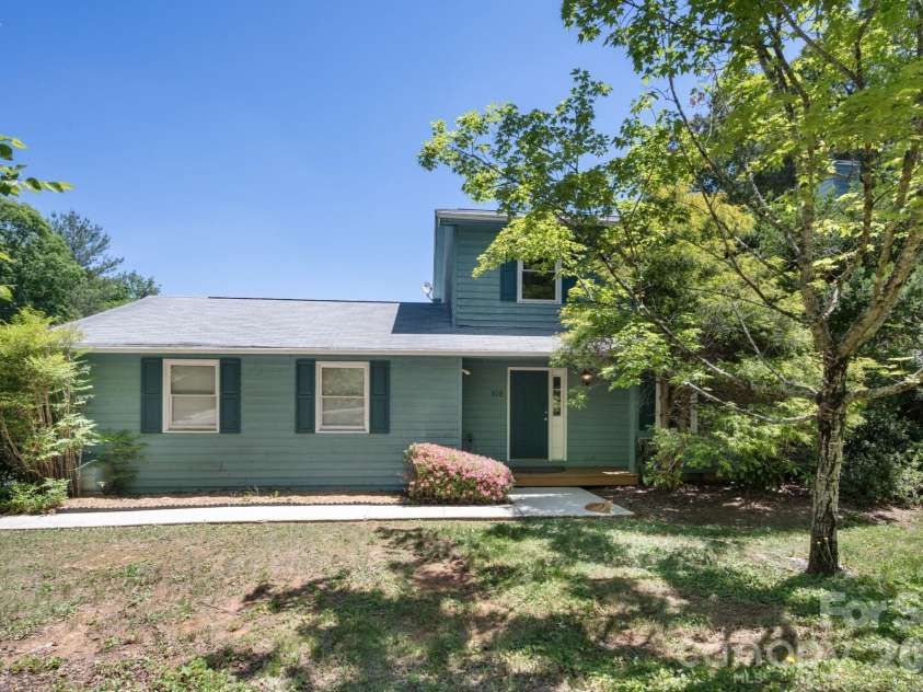 109 Lovers Loop Road, Asheville, NC 28803.  MLS# CAR4380982, YatesRealty ID 26814. Private front with beautiful mature vegetation