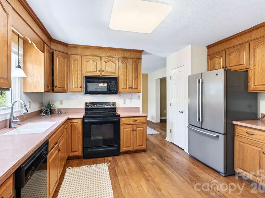 109 Lovers Loop Road, Asheville, NC 28803.  MLS# CAR4380982, YatesRealty ID 26814. Spacious kitchen with oak cabinets and Corian countertops