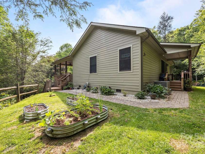 305 Pound Mill Branch Road, Green Mountain, NC 28740.  MLS# CAR4268058, YatesRealty ID 26814. 