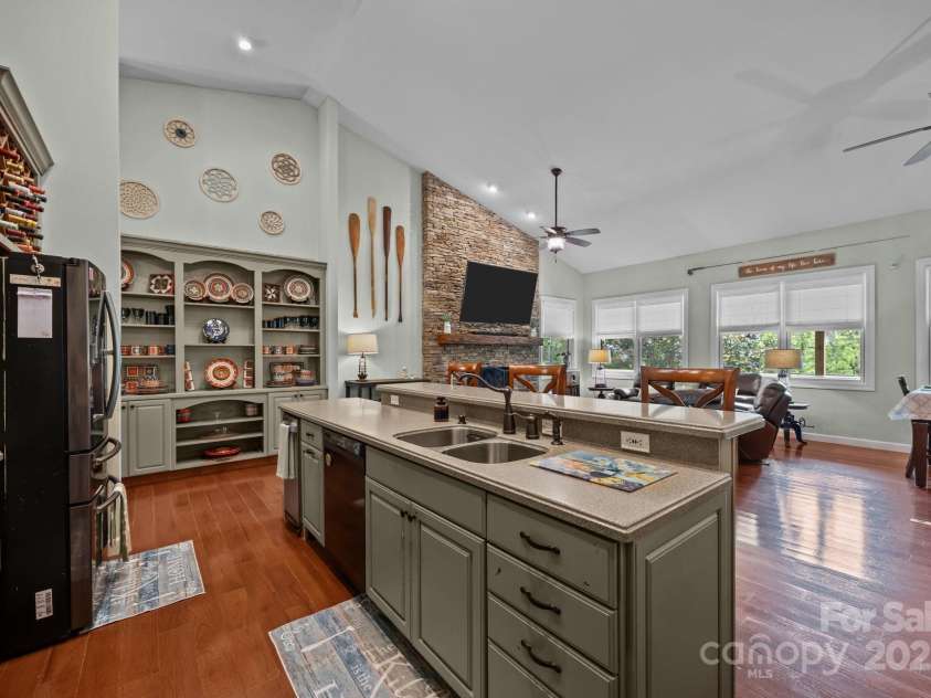 305 Pound Mill Branch Road, Green Mountain, NC 28740.  MLS# CAR4268058, YatesRealty ID 26814. 