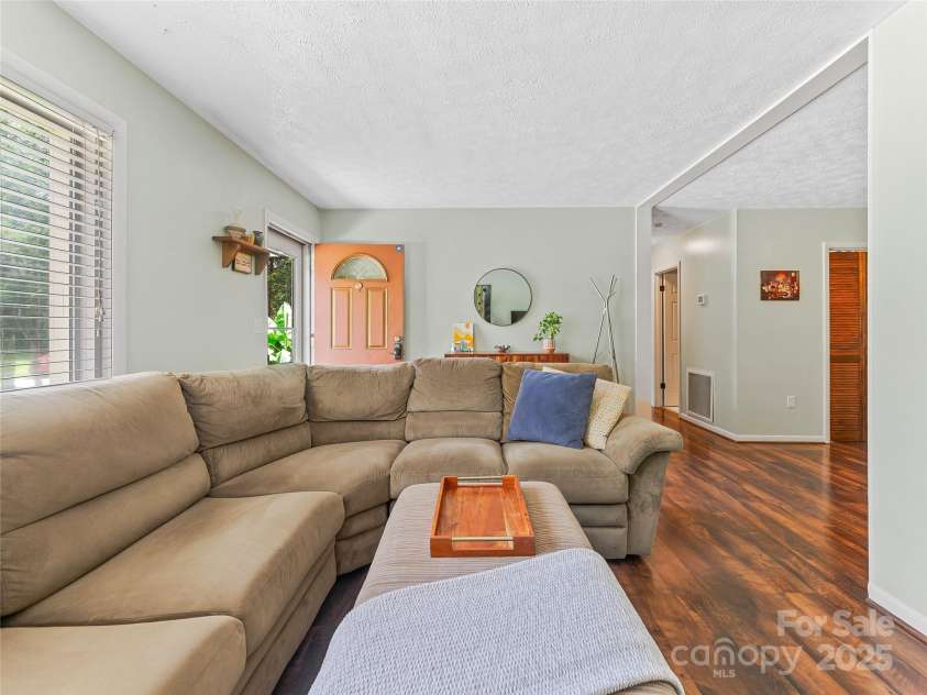 109 Wicklow Drive, Asheville, NC 28806.  MLS# CAR4282313, YatesRealty ID 26816. 