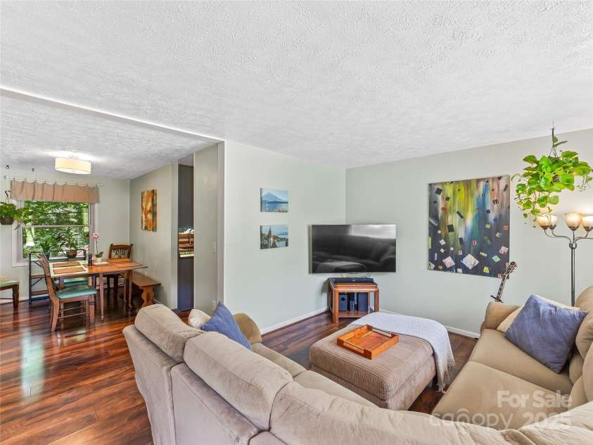 109 Wicklow Drive, Asheville, NC 28806.  MLS# CAR4282313, YatesRealty ID 26816. 