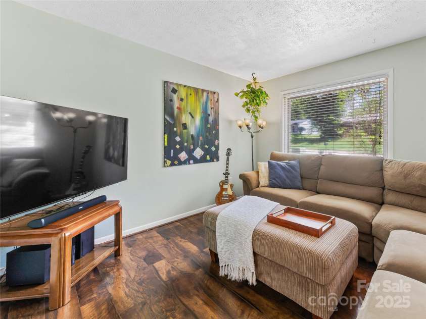 109 Wicklow Drive, Asheville, NC 28806.  MLS# CAR4282313, YatesRealty ID 26816. 