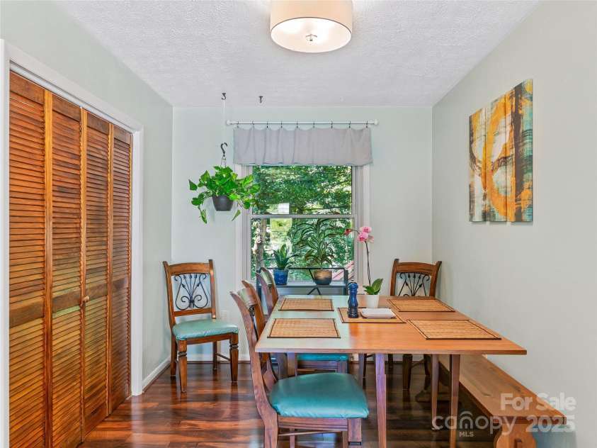 109 Wicklow Drive, Asheville, NC 28806.  MLS# CAR4282313, YatesRealty ID 26816. 