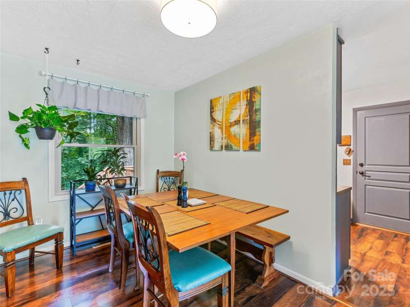 109 Wicklow Drive, Asheville, NC 28806.  MLS# CAR4282313, YatesRealty ID 26816. 