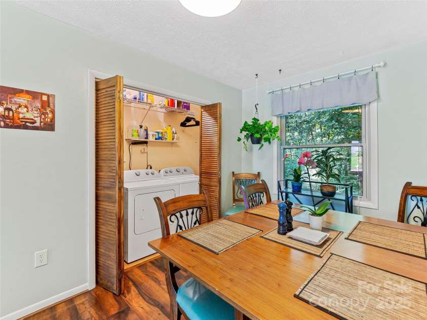 109 Wicklow Drive, Asheville, NC 28806.  MLS# CAR4282313, YatesRealty ID 26816. 