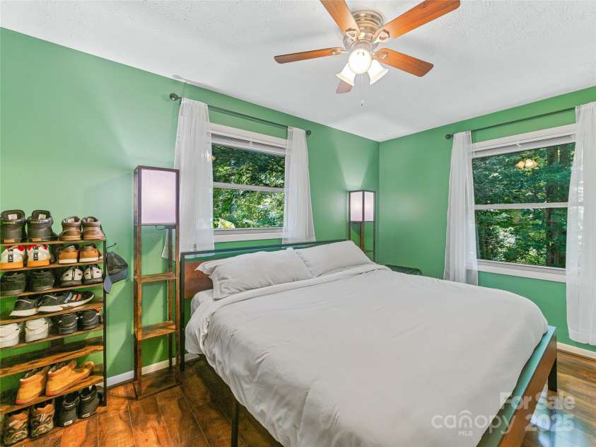 109 Wicklow Drive, Asheville, NC 28806.  MLS# CAR4282313, YatesRealty ID 26816. 