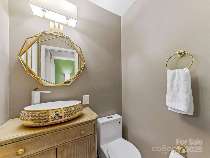 109 Wicklow Drive, Asheville, NC 28806.  MLS# CAR4282313, YatesRealty ID 26816. 