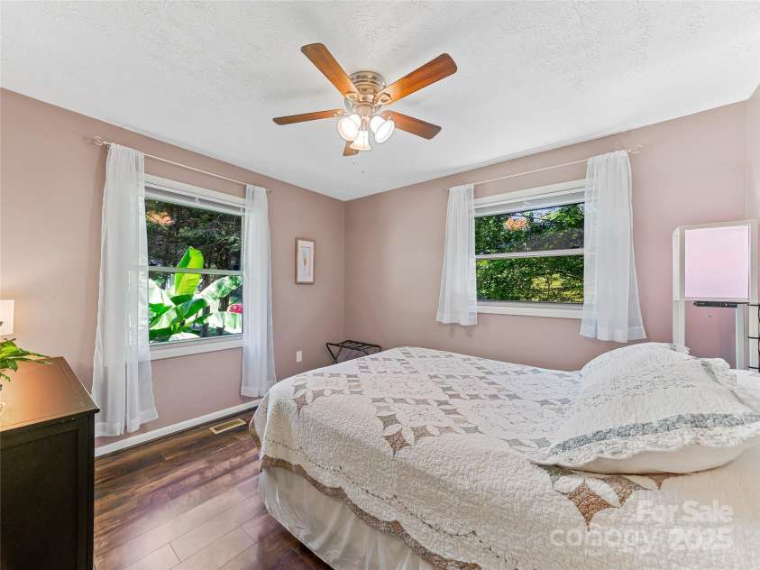 109 Wicklow Drive, Asheville, NC 28806.  MLS# CAR4282313, YatesRealty ID 26816. 