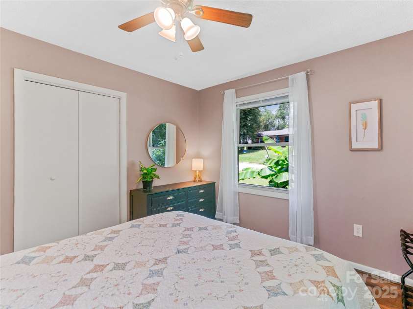 109 Wicklow Drive, Asheville, NC 28806.  MLS# CAR4282313, YatesRealty ID 26816. 