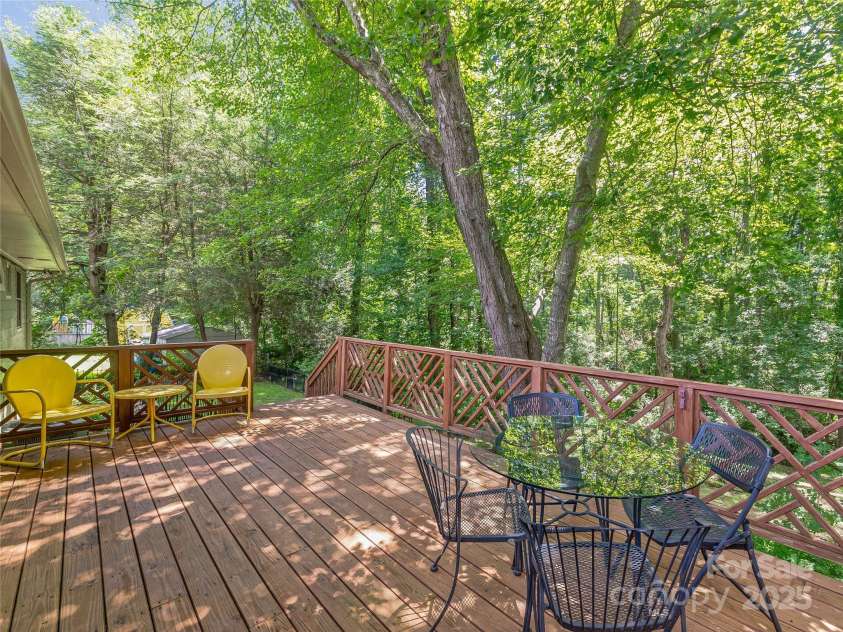 109 Wicklow Drive, Asheville, NC 28806.  MLS# CAR4282313, YatesRealty ID 26816. 