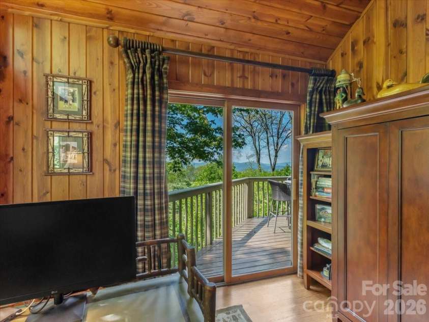 121 Ivy Ridge Road, Burnsville, NC 28714.  MLS# CAR4385530, YatesRealty ID 26817. 