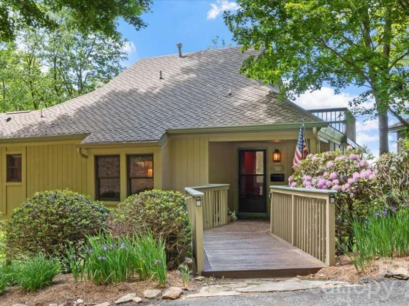 121 Ivy Ridge Road, Burnsville, NC 28714.  MLS# CAR4385530, YatesRealty ID 26817. 