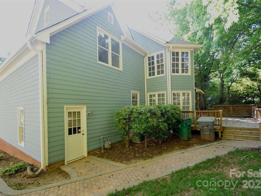4704 Beech Crest Place, Charlotte, NC 28269.  MLS# CAR4247675, YatesRealty ID 26817. 