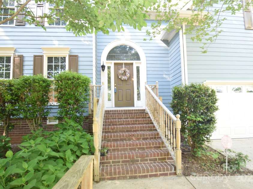 4704 Beech Crest Place, Charlotte, NC 28269.  MLS# CAR4247675, YatesRealty ID 26817. 
