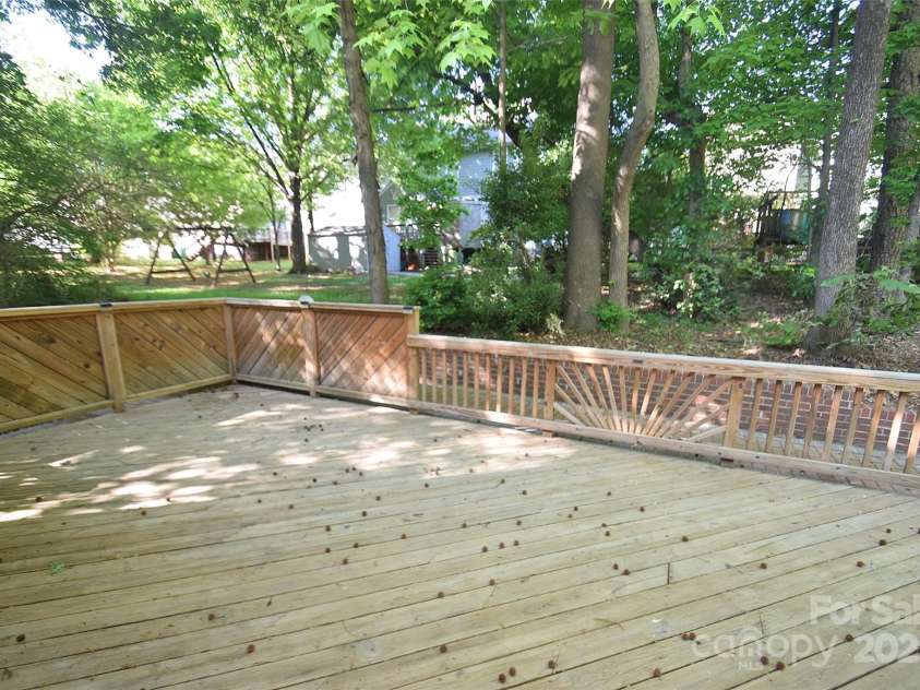 4704 Beech Crest Place, Charlotte, NC 28269.  MLS# CAR4247675, YatesRealty ID 26817. 