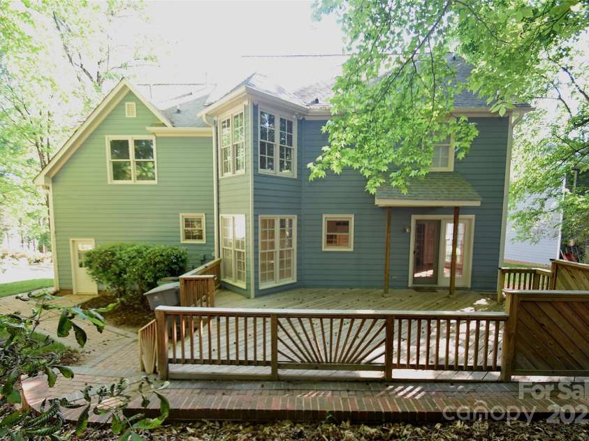 4704 Beech Crest Place, Charlotte, NC 28269.  MLS# CAR4247675, YatesRealty ID 26817. 