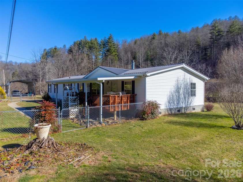 7581 Hwy 441 Highway, Sylva, NC 28779.  MLS# CAR4336341, YatesRealty ID 2682. 